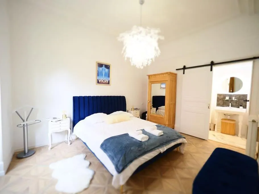 Apartament Les Ambassadeurs Quartier Opera Vichy 0*,  Francja